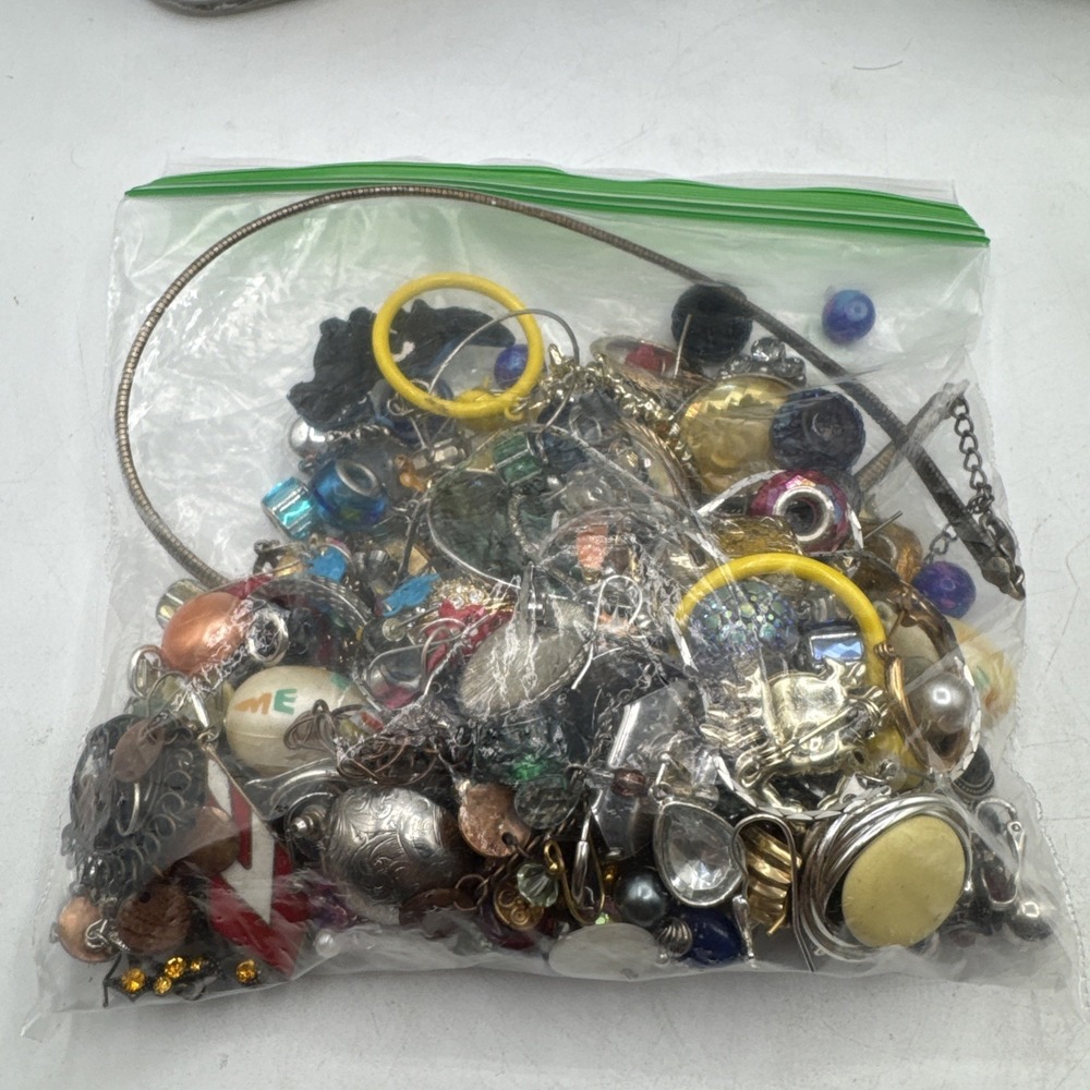 Lot Of 4 Mystery Jewelry Jars 5lbs 8oz Wearable Vintage - Gold Silver Tone - Picture 7 of 8